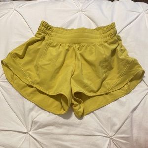 LULULEMON HOTTY HOT SHORTS 2.5